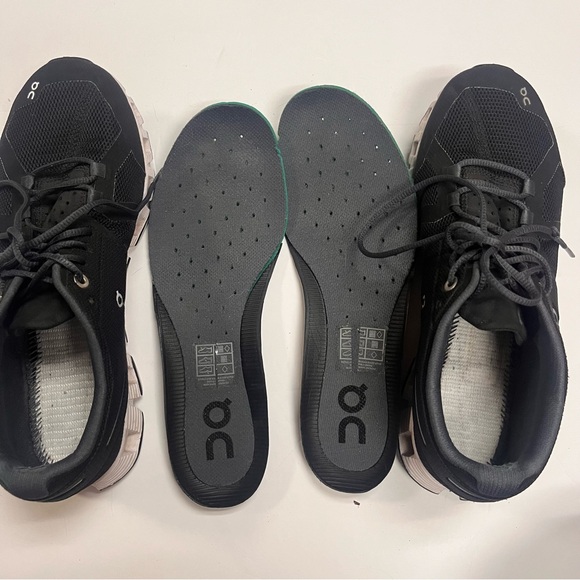 On Running On Cloud Sneakers - Classic Black and White Size 7.5 - Picture 11 of 13